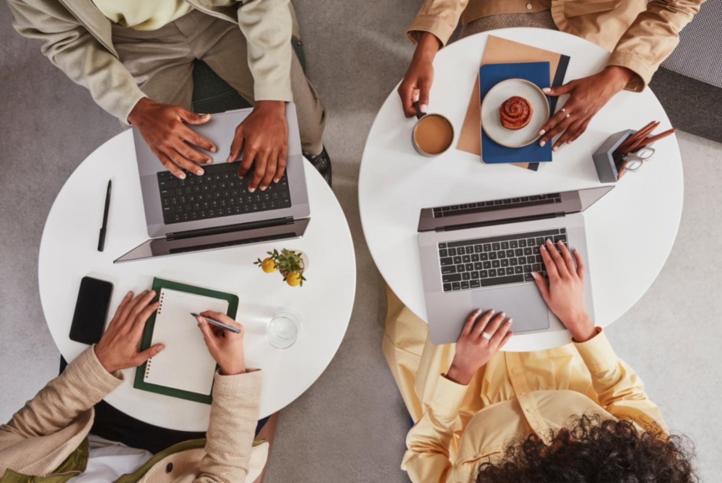 Náš tým při práci na kurzech